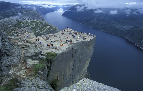 Preikestolen-i-Stavanger-Pulpit-Rock-062003-99-1083_1500.webp
